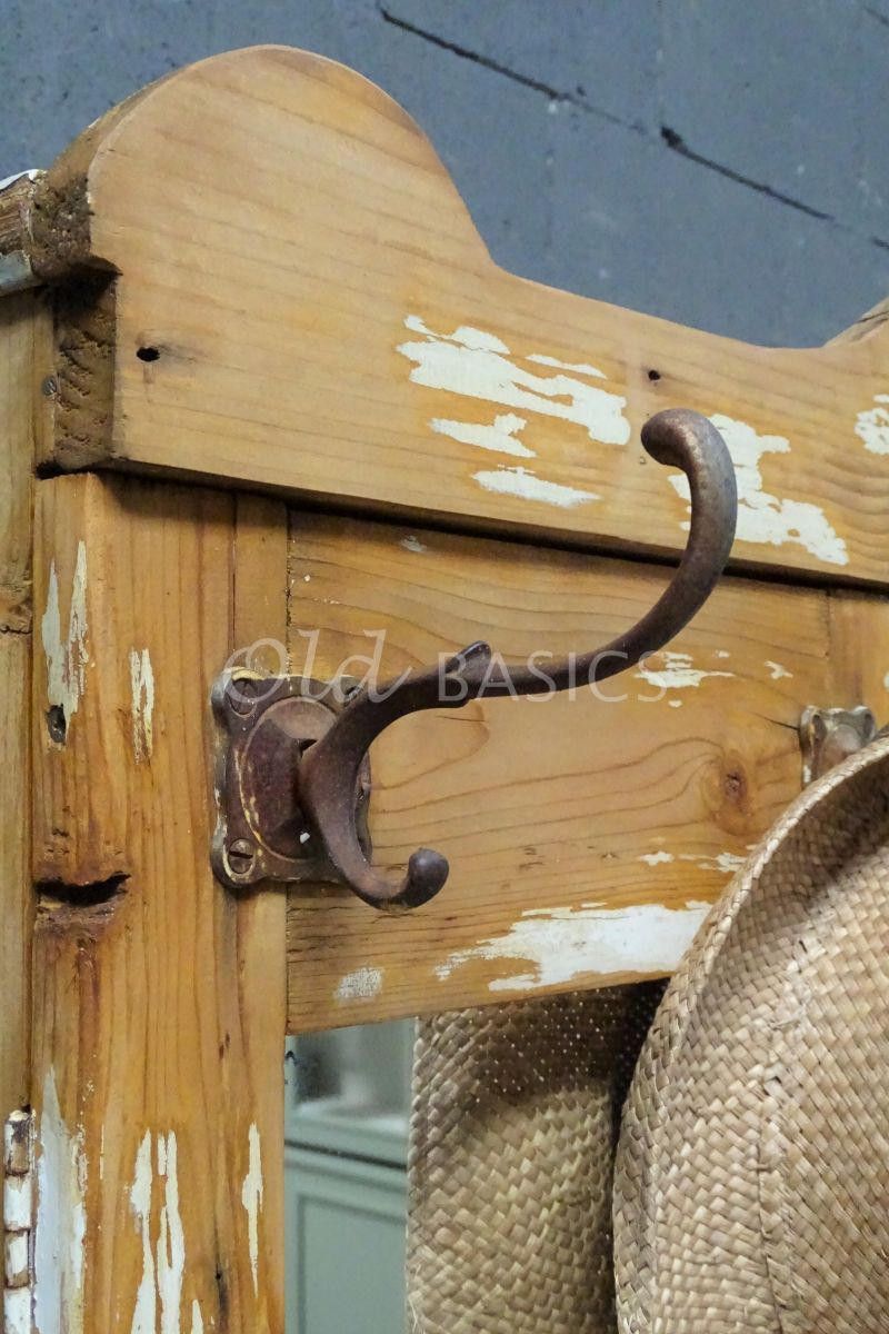 Detail van Brocante kast, naturel, wit, materiaal hout